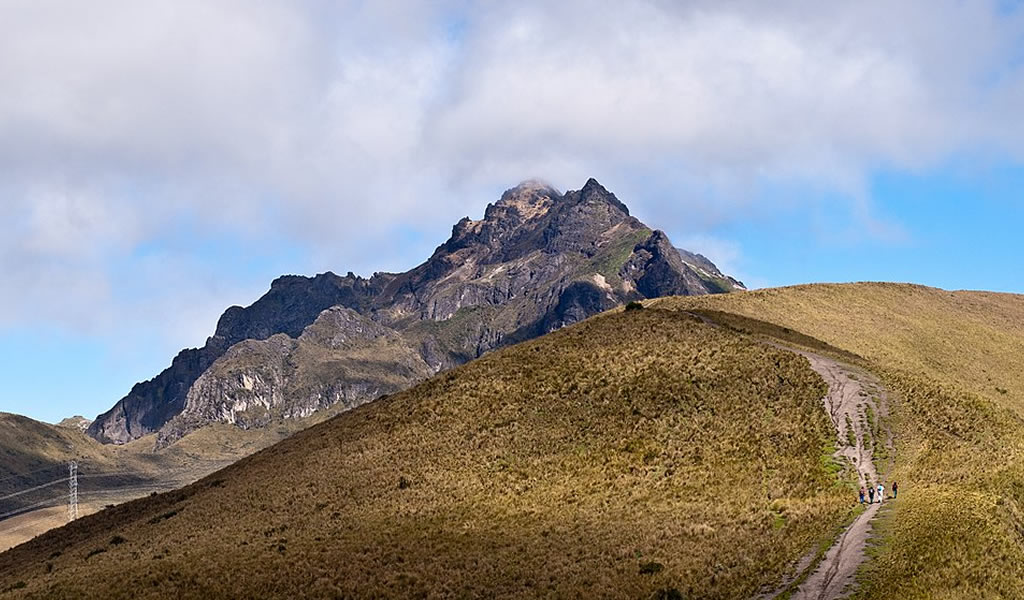 Private Ruco Pichincha Hiking Day Tour